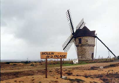 Moulin à farine de blé noir - Photo de Moulin de la Falaise, Batz-sur-Mer -  Tripadvisor